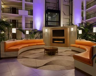 Embassy Suites by Hilton Piscataway Somerset - Piscataway - Lobby