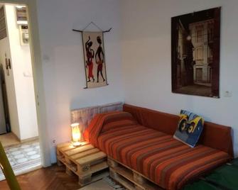 Casa Jackie: Rural Setting A Stone's Throw From The Center - Rijeka - Living room