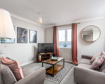 Bay View - Donnini Apartments - Ayr - Oturma odası
