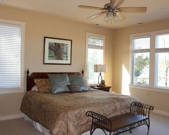 Modern St. Michaels estate -Pier, Pool, Gas fire pit, Bikes, Kayaks & More - Easton - Bedroom