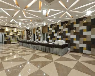 Hotel Luxura - Godhra - Lobby