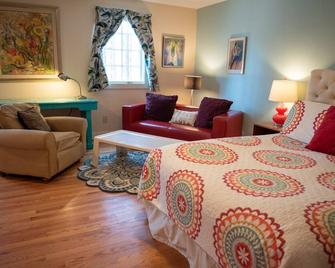 Peaceful Horse Farm Retreat - Vass - Bedroom