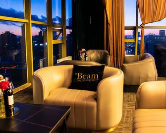 ميلينيوم بلازا هوتل - أولانباتار - غرفة معيشة