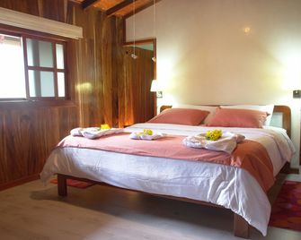 The Wooden House Lodge - Puerto Villamil - Camera da letto