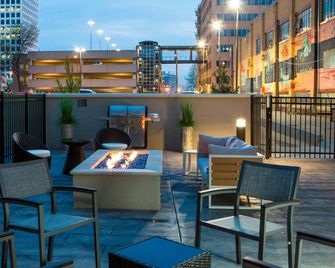 Residence Inn by Marriott Tulsa Downtown - טולסה - מרפסת