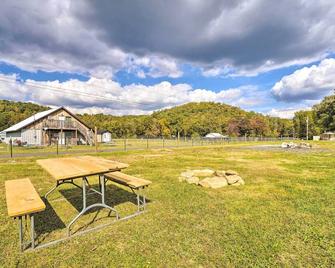 Dog-Friendly Huntsville Home, Atv Authorized Route - Huntsville - Patio