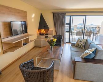 Little Switzerland Resort by Dream Resorts - Bonjaneni - Living room