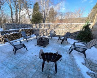 La Belle Excuse - Beaupre - Patio