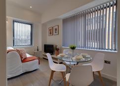 Stunning 1-bed Apartment in the Heart of Slough - Slough - Matsal