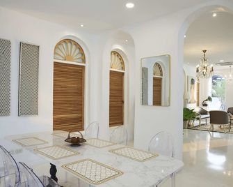 Arpo Pool Villa Riverside Bangkok - Bangkok - Dining room