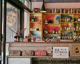Dulan The Travel Bug Bistro Inn - Donghe Township - Bar