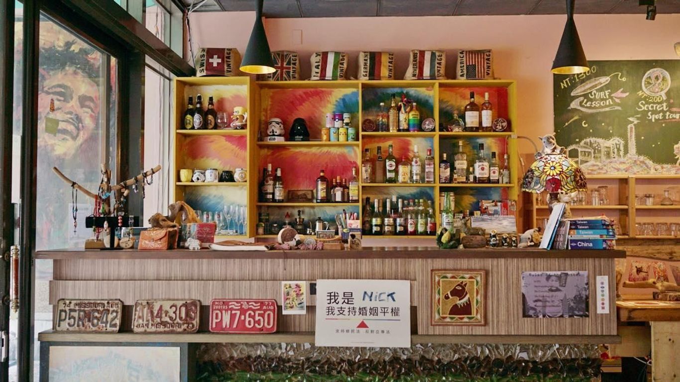 Dulan The Travel Bug Bistro Inn