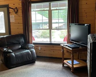 The Antler Cozy Cabin! Cooke City, at the entrance of Yellowstone's NE Gate and Lamar Valley - Cooke City - Sala de estar