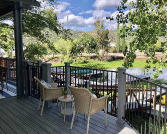 Remodeled Gem - Clearlake, Modern Beauty In the Keys - Waterfront - Clearlake Oaks - Balcony