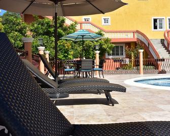 Amazing One Bedroom Apartment! Pool & Bar! Food options available! - Montego Bay - Pool