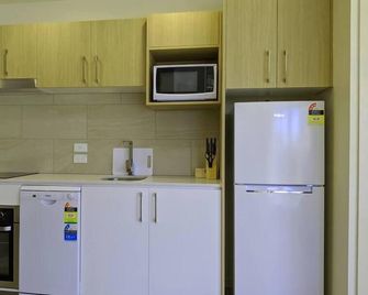 Stylish & spacious 1 BRM king bed apartment with City view - Brisbane - Cocina