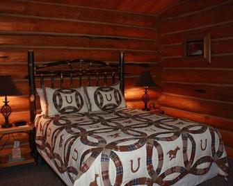 Scenic guest ranch with cozy cabin located between Cody, Wy and Yellowstone Park - Wapiti - Habitación