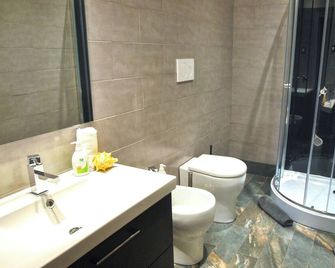 Bb Tube - Génova - Baño
