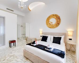 Queen Palace Suites - Rome - Chambre