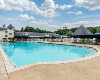 Ogunquit Hotel and Suites - אוגונקוויט - בריכה