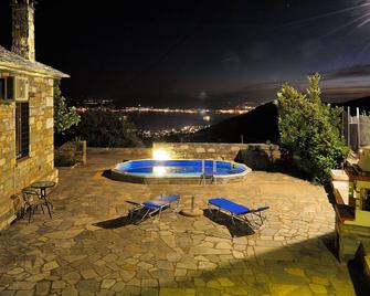 Peliongoddess \'Diana\' Studio With Private Heated Pool - Agios Georgios Nileias - Piscina