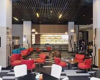 The Luxton Cirebon Hotel and Convention - Cirebon - Lounge