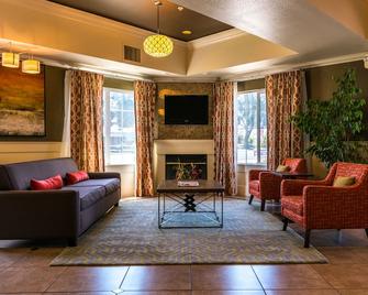 Best Western Plus Rama Inn & Suites - Oakdale - Obývací pokoj