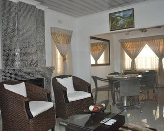 Crown Guest Lodge - Francistown - Sala de estar