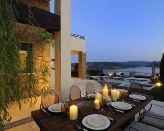 Luxury In Theologos,malesina,pool,view,90min From Athens.For Demanding Guests! - Theologos - Balcón