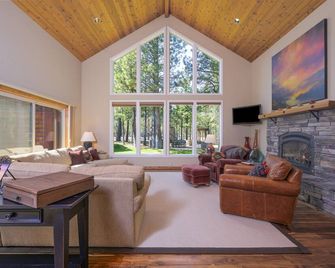 Gateway to Ponderosa Pines-Sisters OR Cabin+Casita - Sisters - Living room
