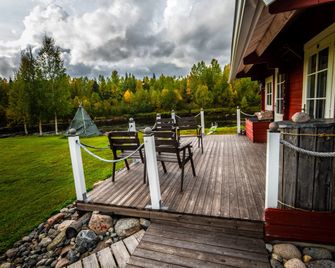 Hommala Riverside Lodge With Terrace, Sa - Ranua - Patio