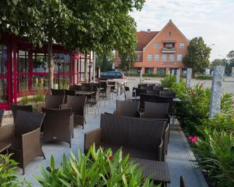 Hotel Krone & Restaurant - Königsbrunn - Innenhof