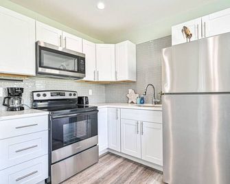 318 E Youngs Ave Unit 6 Salty Shore Serenity Beachside Bliss - Wildwood - Kitchen