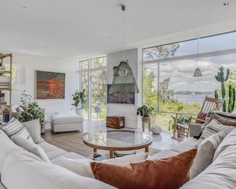 4 Bedroom Archipelago Retreat - Danderyd - Wohnzimmer