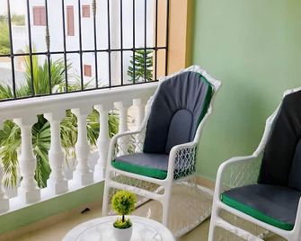 5 minute walk to the beach, Cozy apartment in the heart of Bayahibe - Bayahibe - Balcony