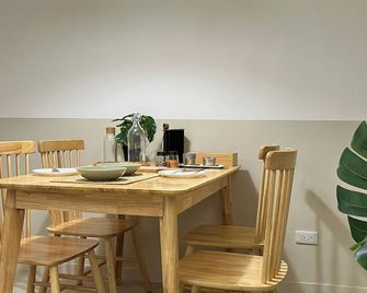 Roosevelt 176 - Cozy 2-Bedroom Apartment Walkup Bldg - Taipéi - Comedor