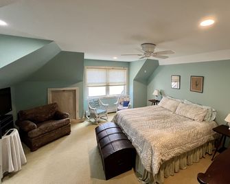 Waterfront Home on Bantam Lake with Private Beach - Morris - Bedroom