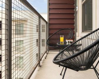 Flora in Austin - אוסטין - מרפסת