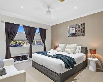 Coaster By Khove Summ - Upper Coomera - Bedroom