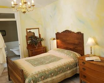 2nd floor Q. room - Cowan - Bedroom