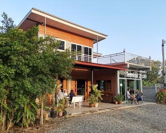 Terminal 1 cafe and resort - Nan - Building