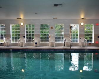 Fairbridge Inn & Suites Dupont - DuPont - Zwembad