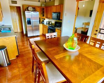 Casa Los Griegos near Old Town, Bosque, Los Poblanos and Los Ranchos - Albuquerque - Dining room