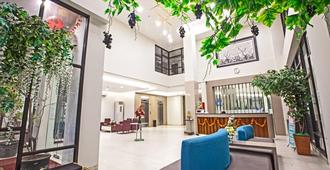Genio Hotel Manado - Manado - Lobby