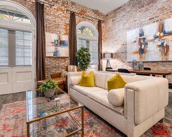 Luxury Condo Walk Anywhere & Everywhere! The Bordeaux - New Orleans - Living room