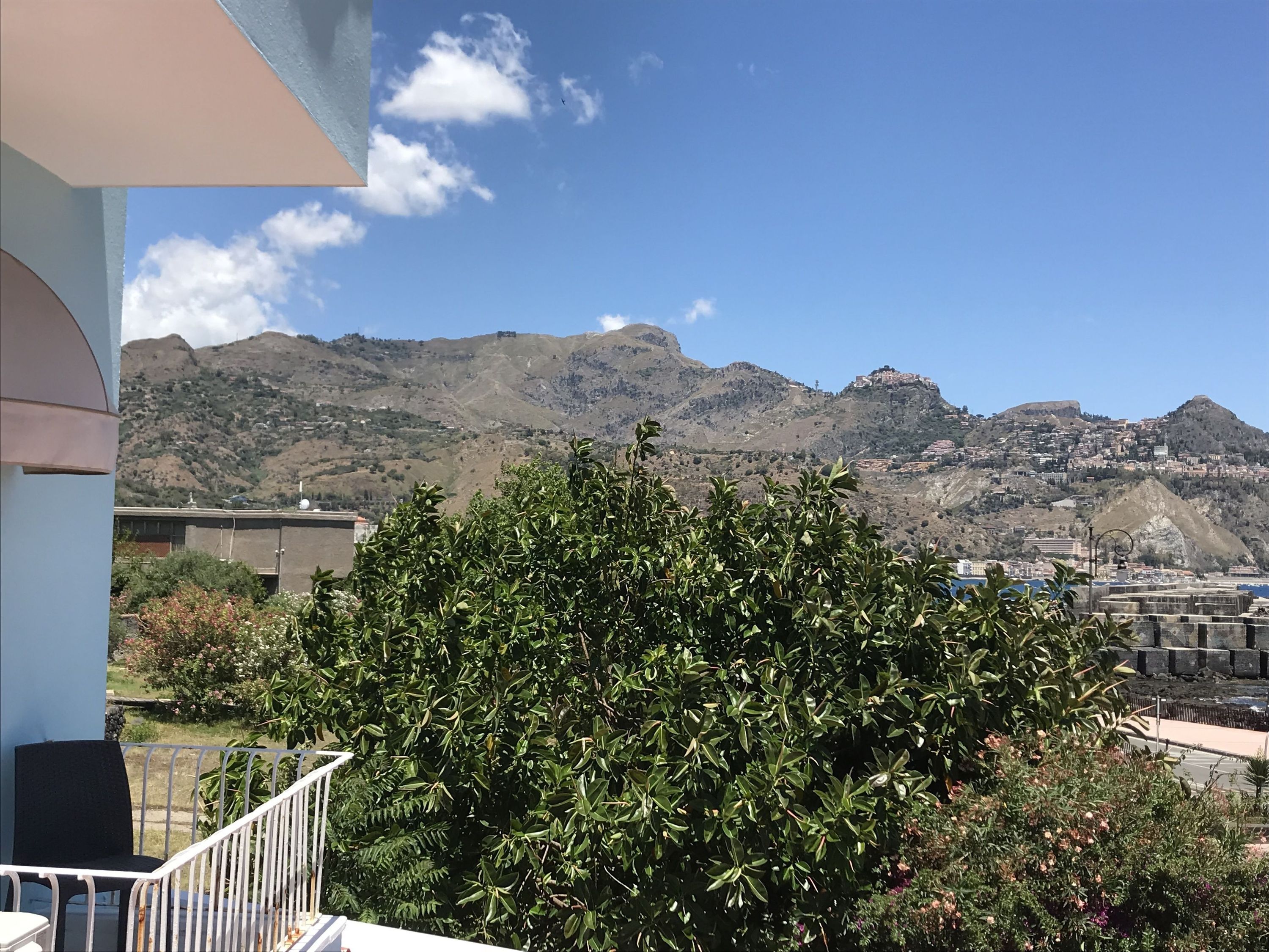Hotel Porto Azzurro - Giardini Naxos - Balkong