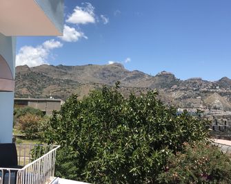 Hotel Porto Azzurro - Giardini Naxos - Balkon