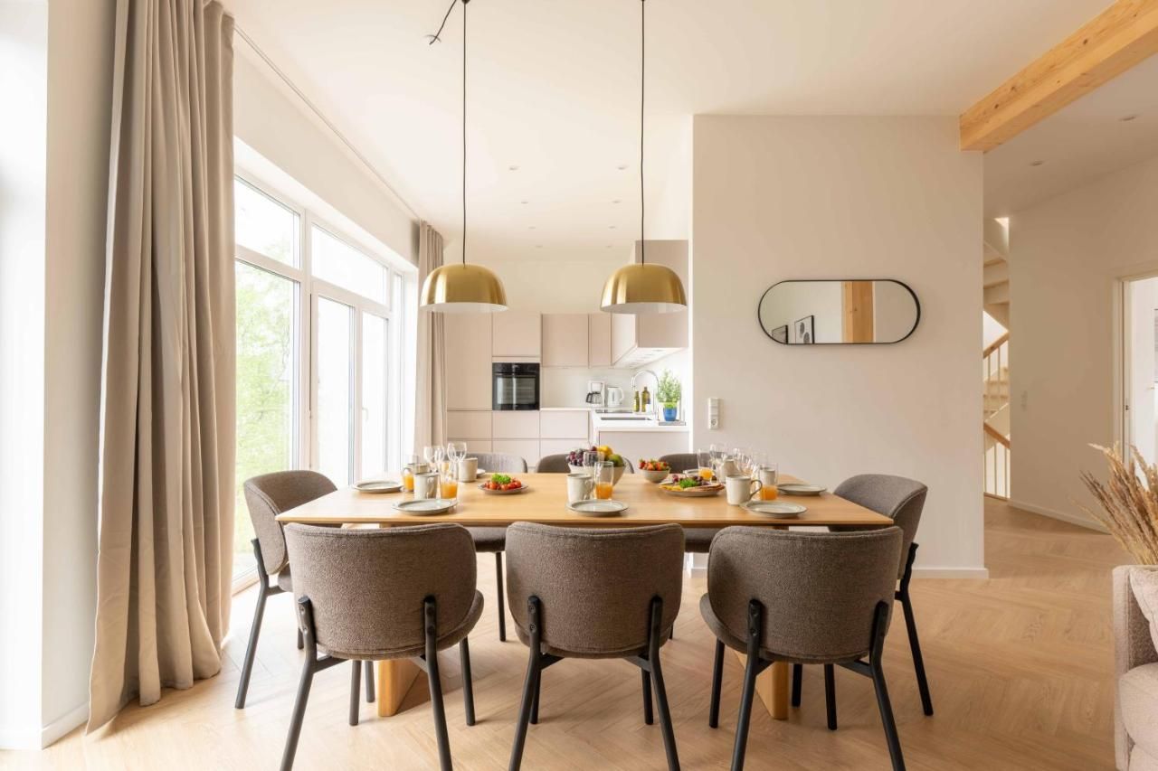Stunning Premium Apartment with Private Rooftop – København