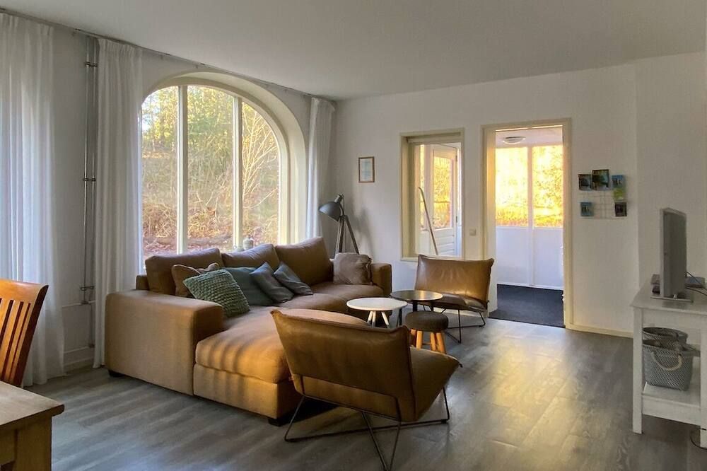 لاندجود هويز جلوري