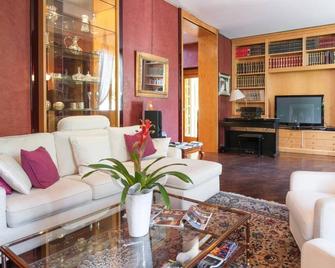 Villa Adriana Varese - Camere E Appartamenti - Varese - Huiskamer